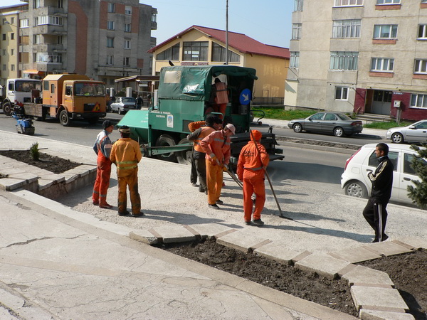 1.3 pregatire trotuar pentru asternere strat uzura str. Republicii 1.jpg